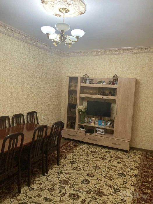 Продается квартира 2/4/4 Юнусабад 14, частично с мебелью и техникой