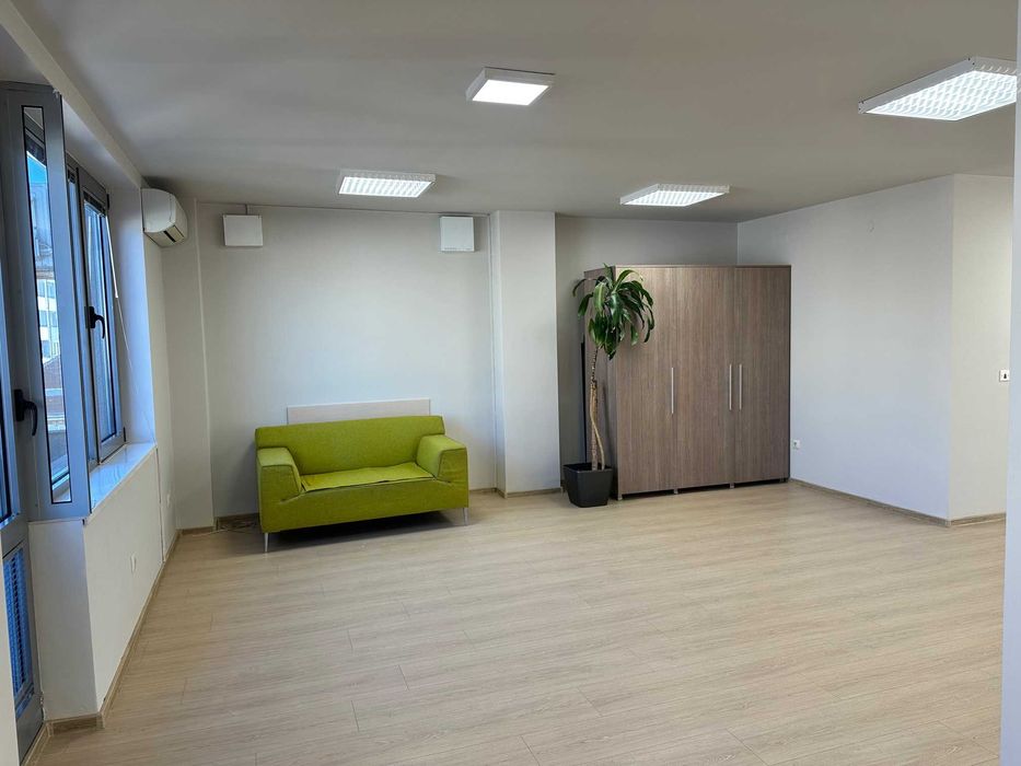 Дава се под наем Офис в София, Банишора - 180 кв.м за 1300 € - Снимка #1