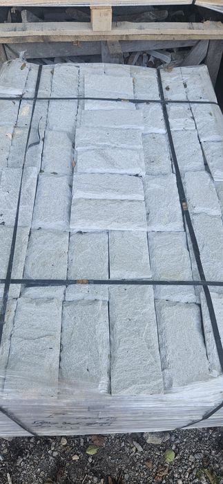 Piatră naturală dimensionata buceardată