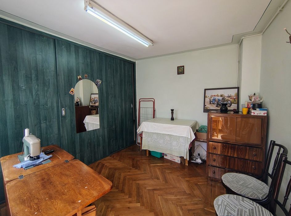 In chiriez imobil str Lupeni