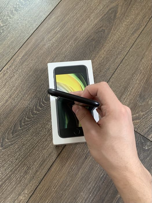 iPhone se 2020 black