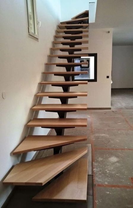 Scari interioare cu trepte din lemn
