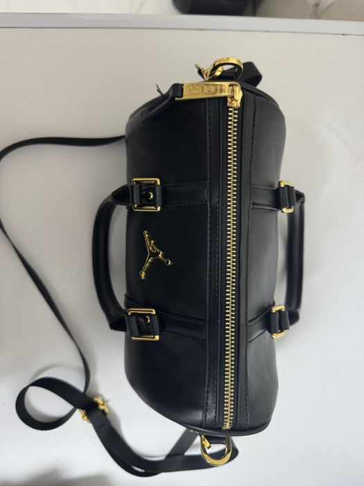 Стильная сумка с логотипом