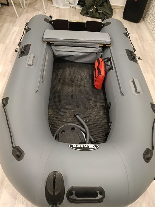 Продам лодку Инзер 280 нднд