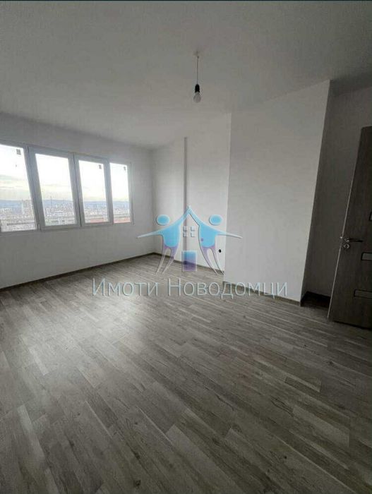 Тристаен, Шумен, Център