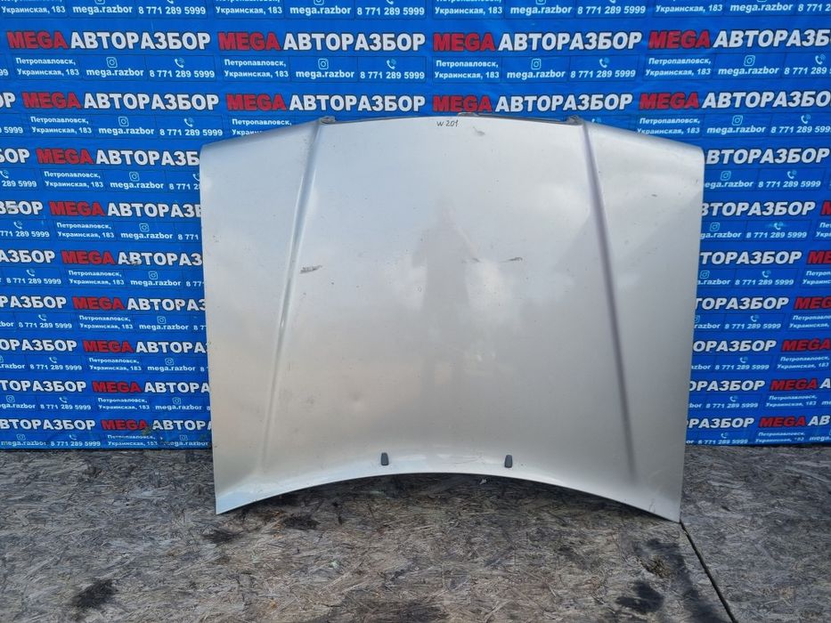 Капот на w201 Mercedes.