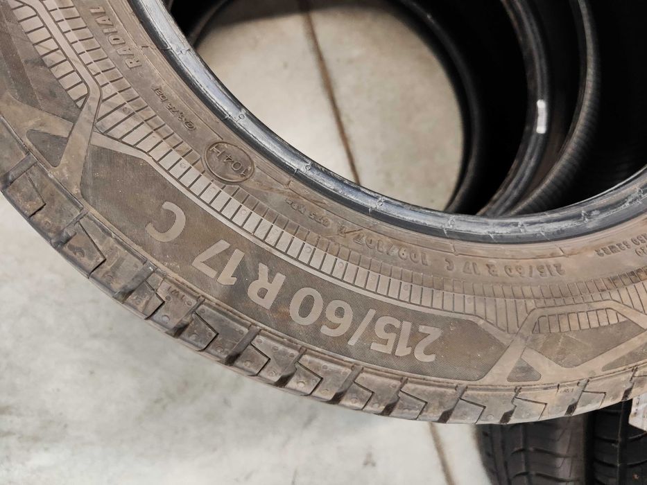 2бр.летни гуми 215/60/17C Continental