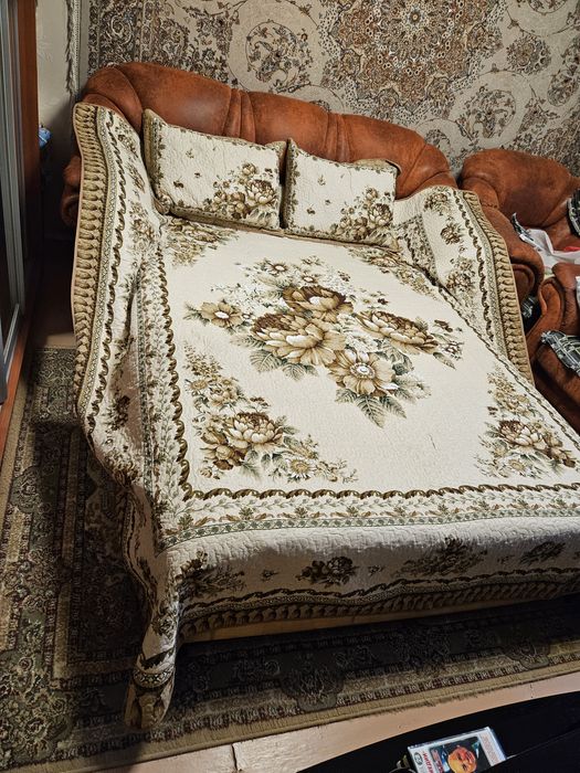 Продам покрывало на кровать