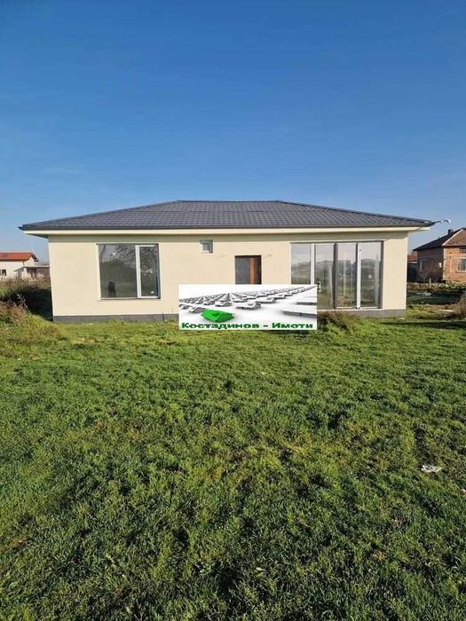 Нова къща в село Стряма