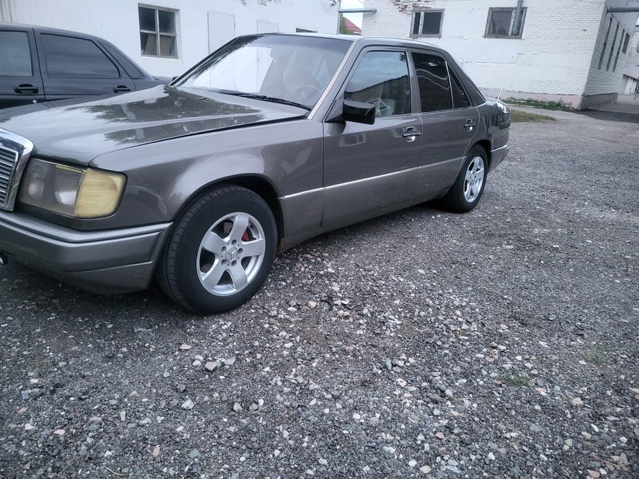 Продам Мерседес 124 Е230
