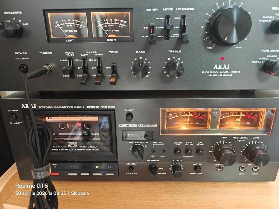 Vintage Akai AM2600