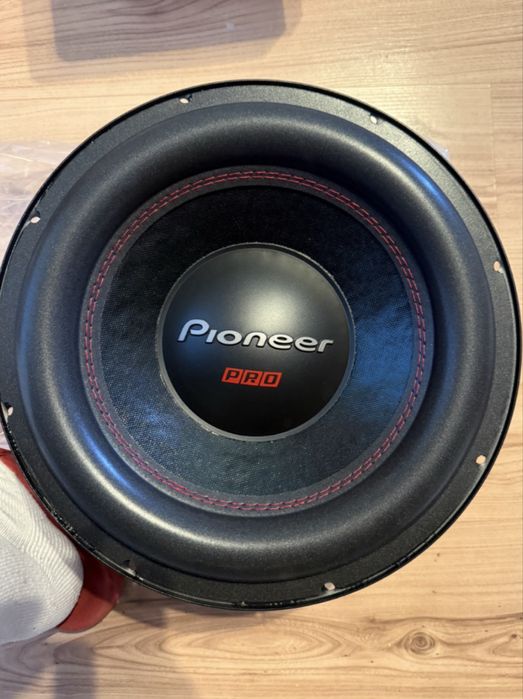 Продавам бас каса