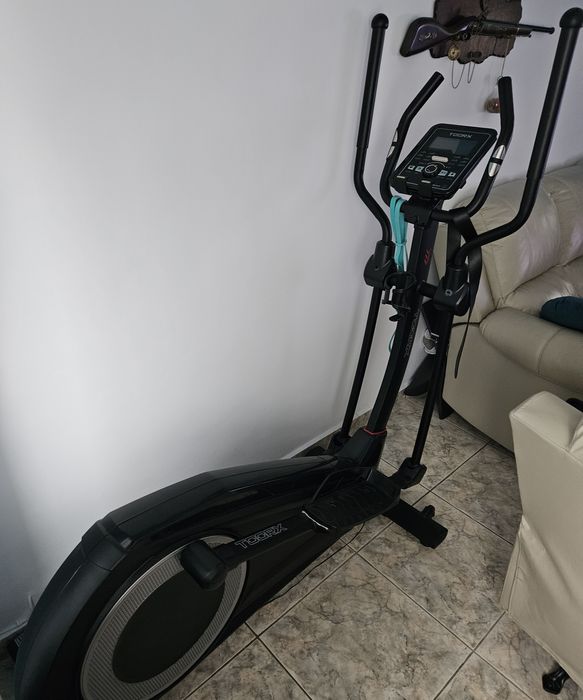 Vând bicicleta eliptica TOORX  ERX300