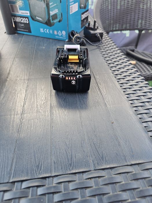 Продавам тонколона Makita DMR 203