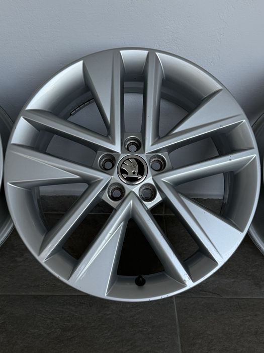 17” Оригинални джанти Skoda 5х100 Rapid Scala Kamiq Praktik Fabia 7J ET 46