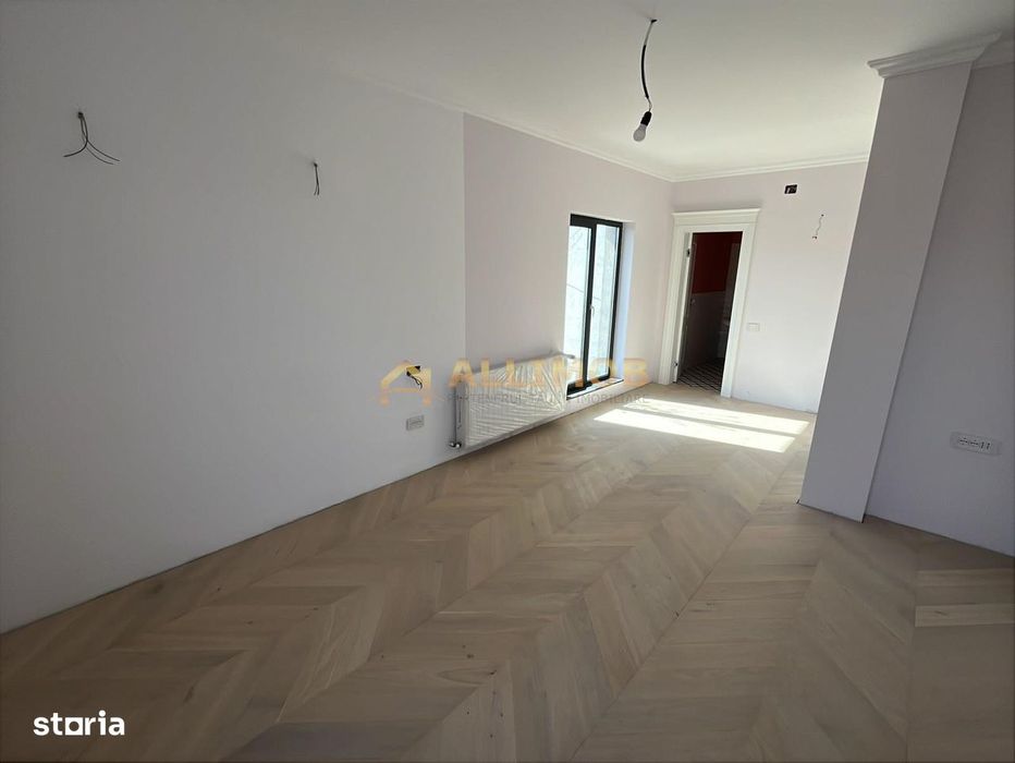 Eleganta la malul lacului- Vila premium cu ponton privat.