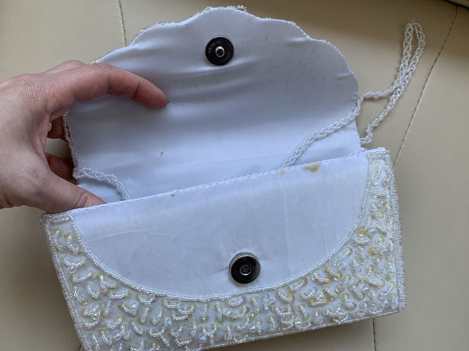 Poșeta / plic ivoire/ alb vintage  cusuta manual ca paiete si margele