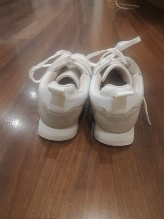 Бели маратонки  Calvin Klein, номер 37 !