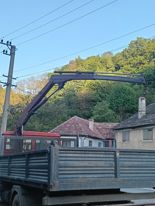Iveco basculabil cu macara