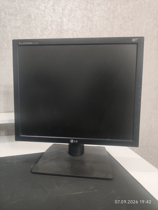 Продаю монитор LG Flatron L1719S-Bf