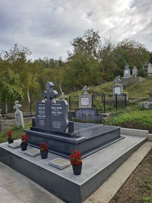 Morminte din Granit