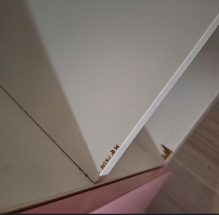 Легло с гардероб и бюро.