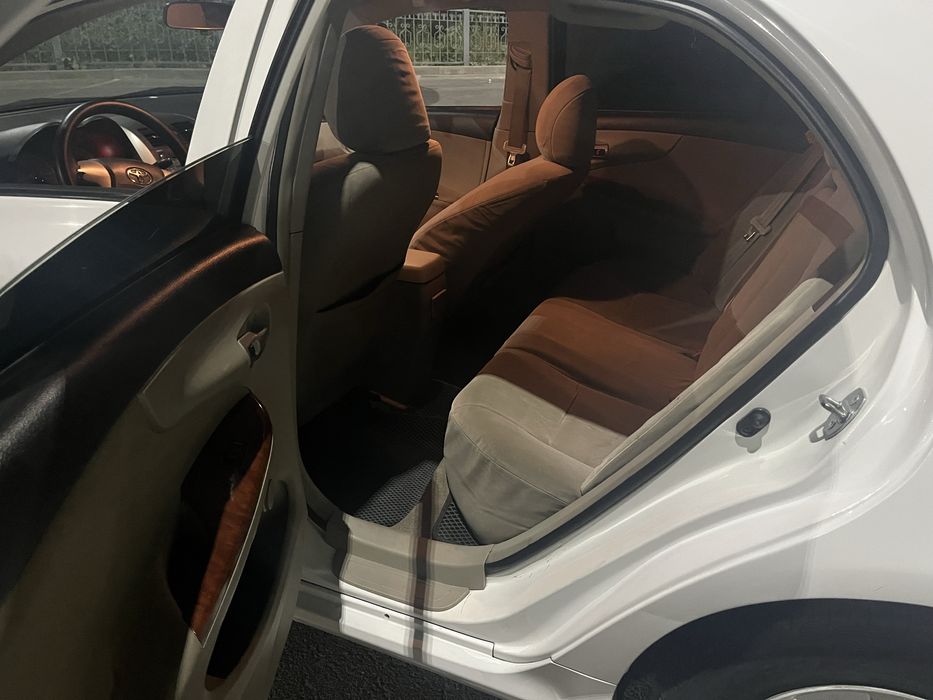 Tayota carolla машина 2012