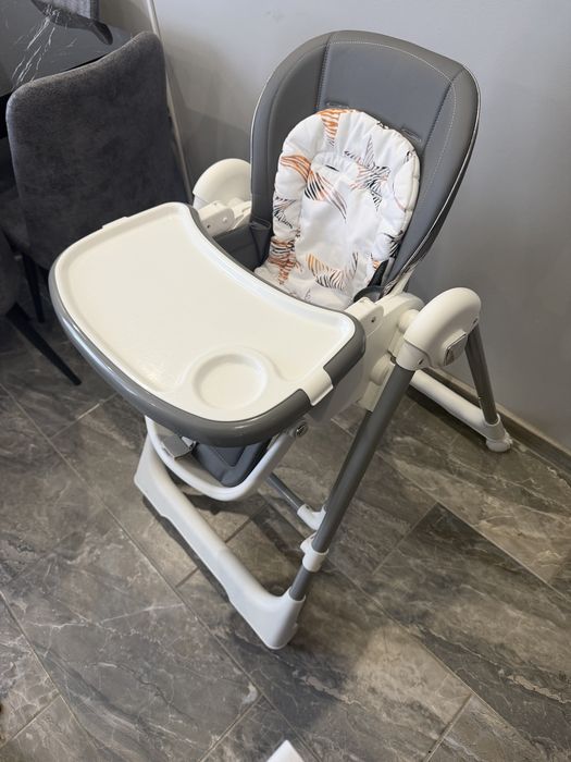Chipolino 1 броя бебешки столчета за хранене !!!