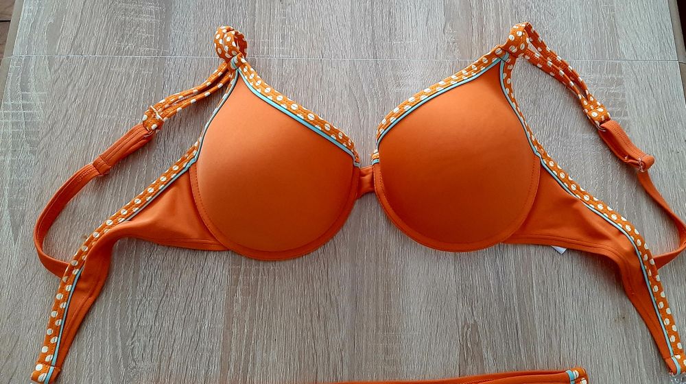 Нови и Изпллзвани бански комплеккти