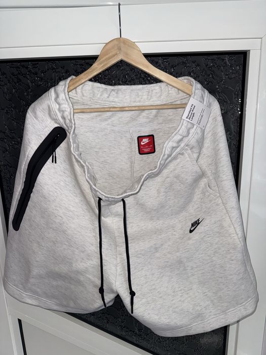 Мъжки сиви къси панталони Nike Tech Fleece - размер XXL