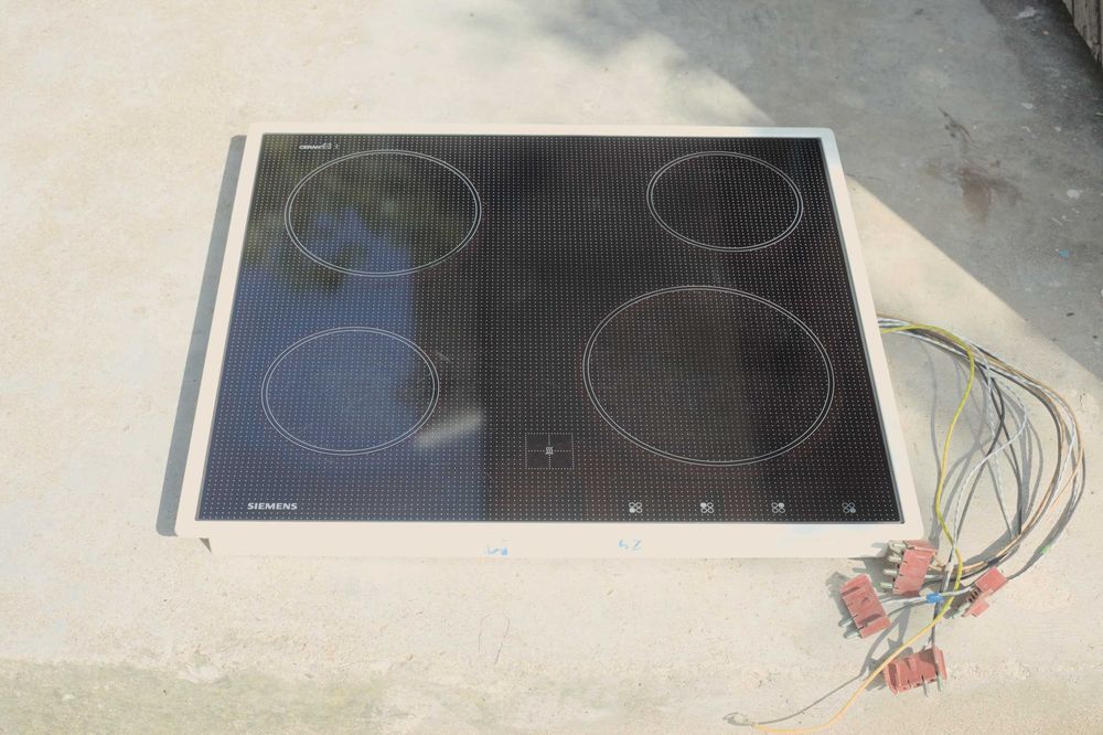 Керамичен котлон за вграждане Simens - 6200 W, запазен