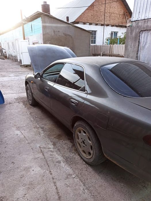 Продам Мазда 1993