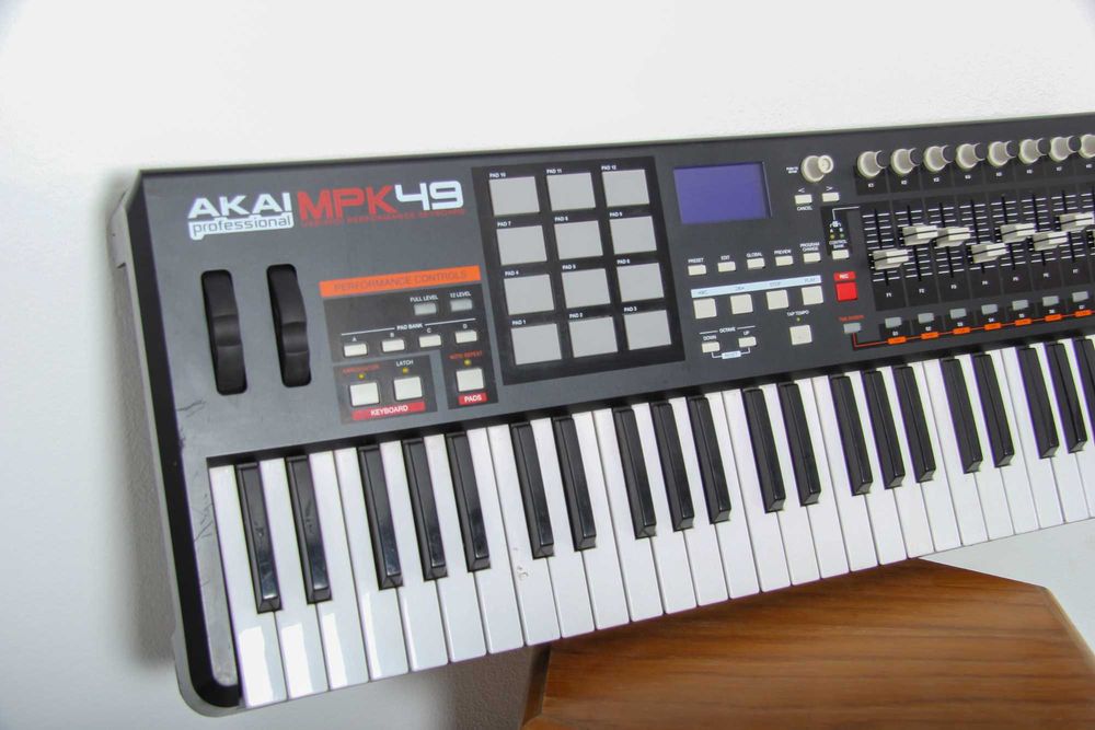 AKAI Professional MPK 49 - Claviatură MIDI Profesională