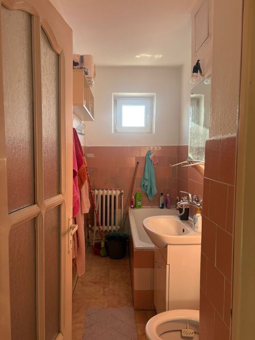 Inchiriez apartament cu 2 camere zona piata Decebal