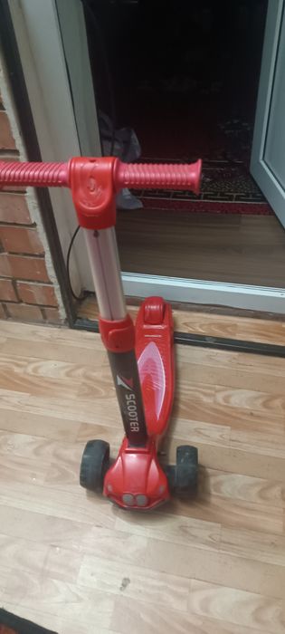 Самокат детский в отличном состоянии...Болалар самокати зур холатда .