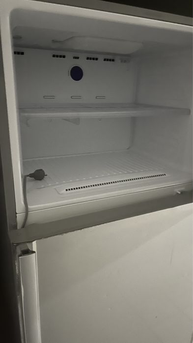 Продам холодильник самсунг  чистый