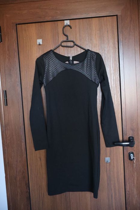 Рокля с дълъг ръкав