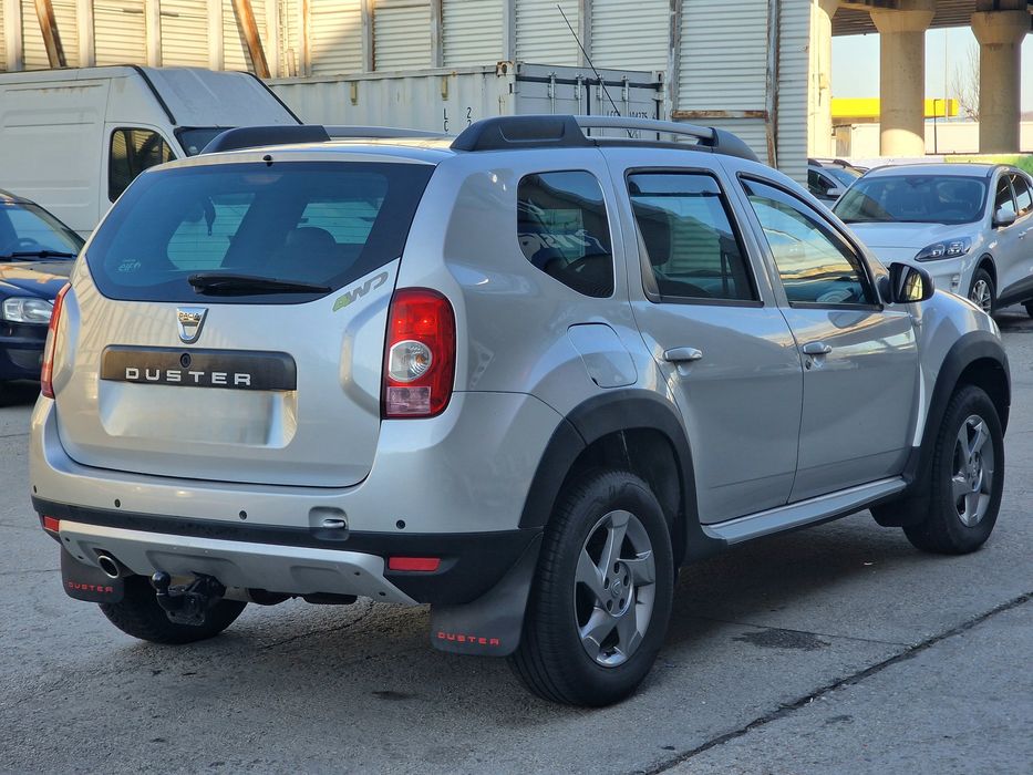 Dacia Duster Prestige 1.5 dCi 4x4 / Pachet LooK / Full Options De Fabrica / Senzori / Scaune Piele Incalzite / Carlig
