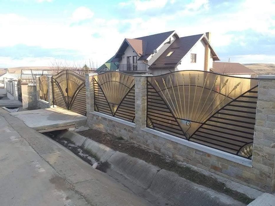 Porți, panouri de gard, balustrade din fier forjat.