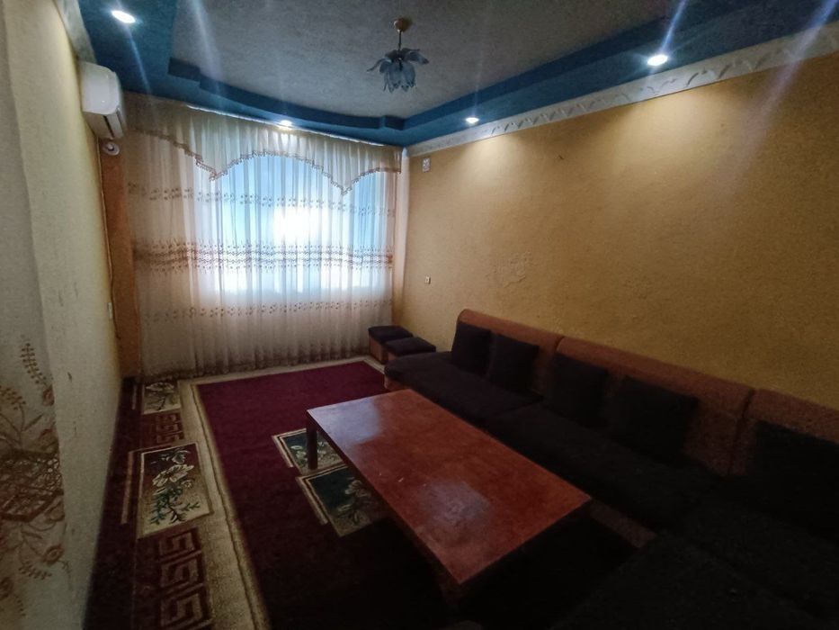 Dom ijaraga beriladi 4 mikrayon 11 Maktab Oldi 4 qavat 2 xona