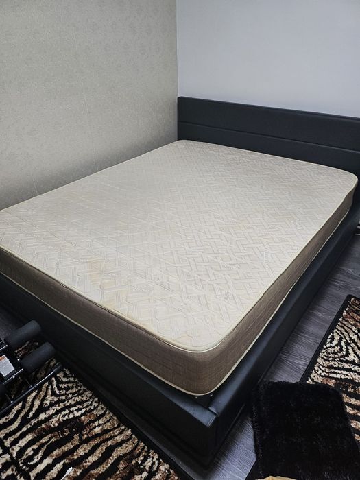 Vând pat + saltea 200x180 stare foarte bună