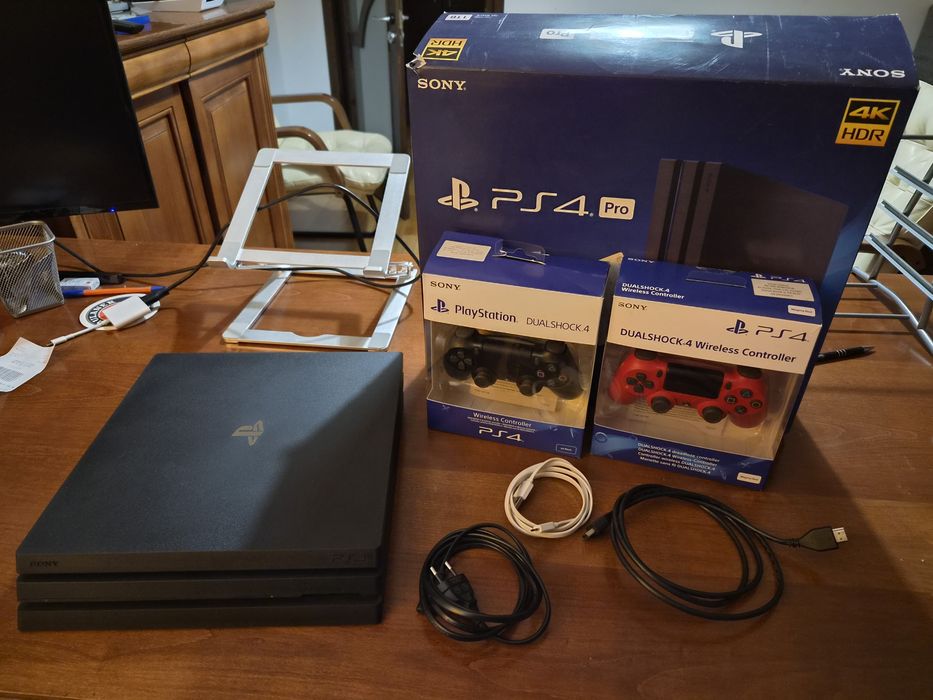 PlayStation 4 PRO 1 TB (CUH-7216B) + 2 Manete + Jocuri