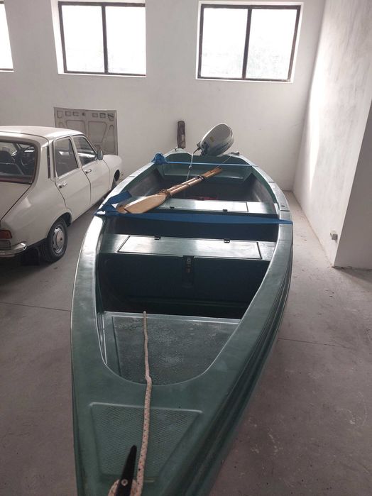 Vand barca cu motor si peridoc
