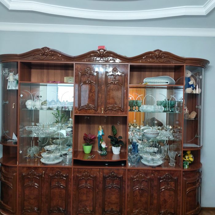 Продам большой сервант для гостиной