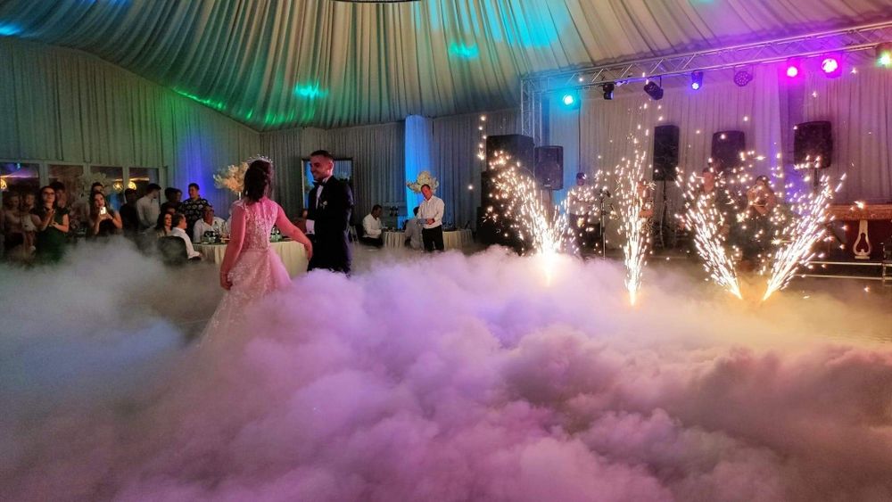 Cabina foto/fum greu valsul mirilor/gheata carbonica/baloane de fum