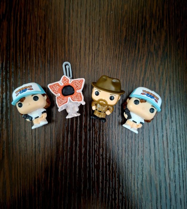 Продаюьтся Очень станные дела киндер-фигурки