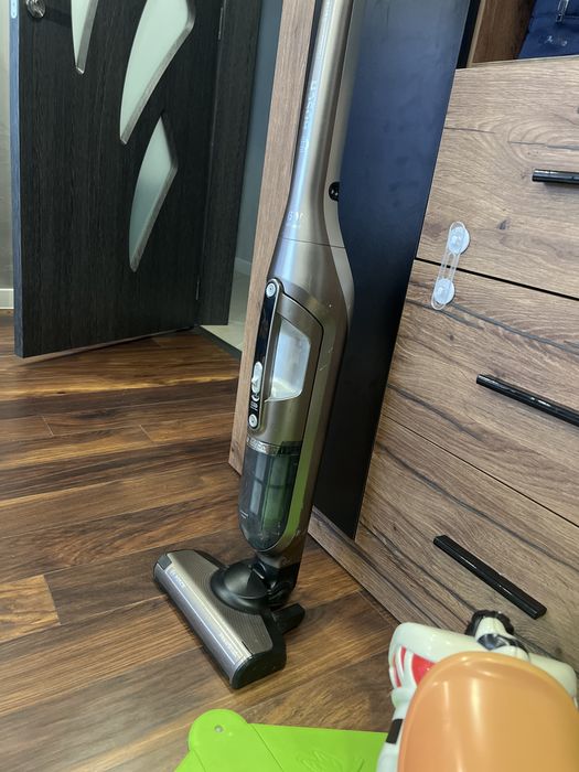 Вертикална прахосмукачка Bosh