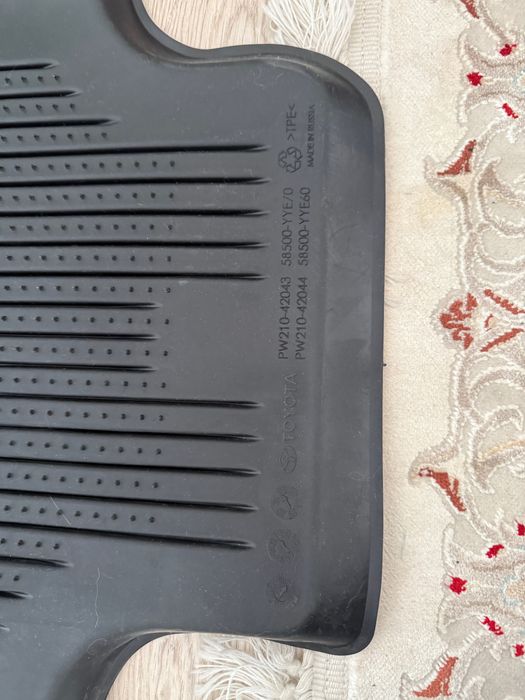 Полики комплект RAV 4 (резиновые)