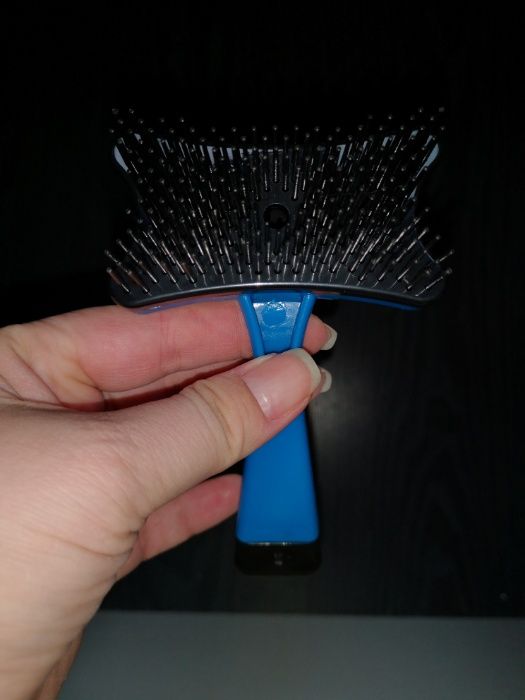 Самопочистваща се четка за домашни любимци