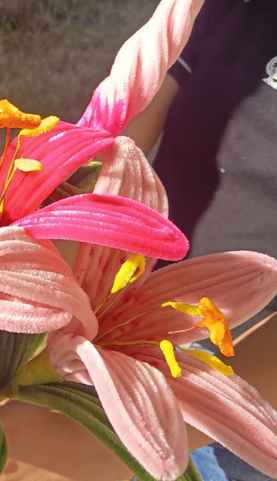 Flori lucrate handmade